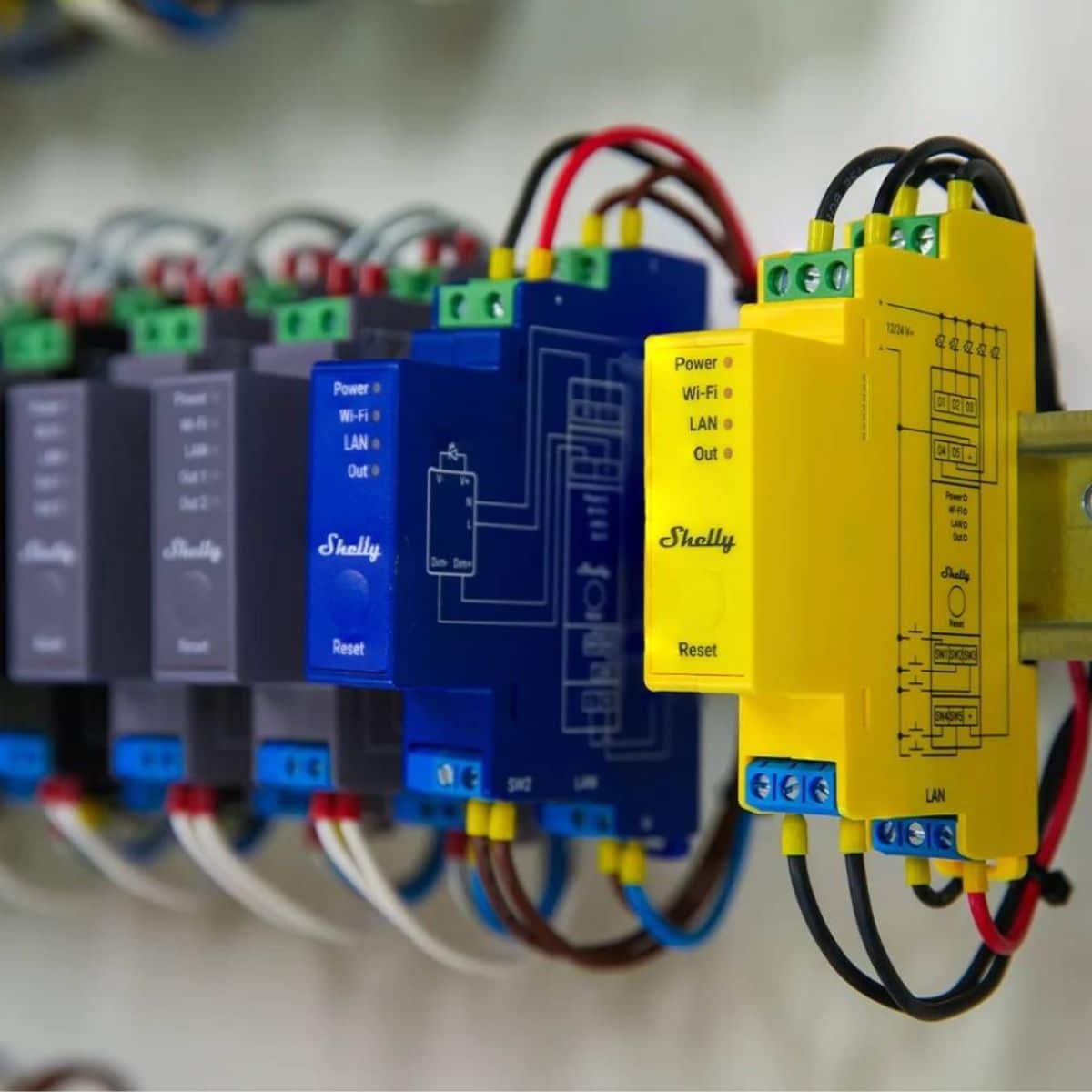 Controlador Shelly Pro RGBWW PM Wi-fi DIN LED RGBW medición